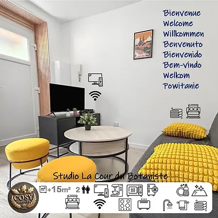 La Cour Du Botaniste