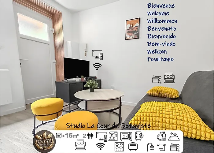 La Cour Du Botaniste