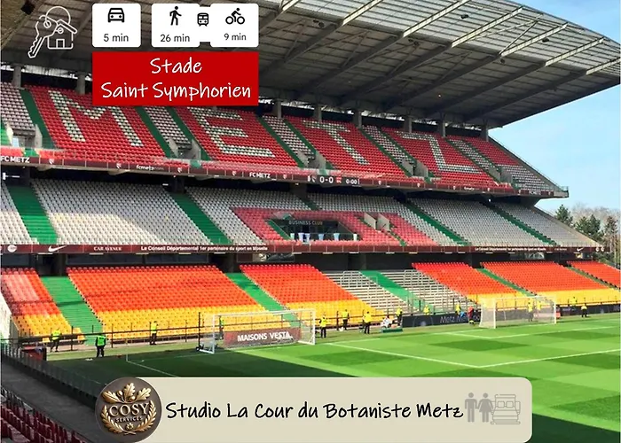 La Cour Du Botaniste